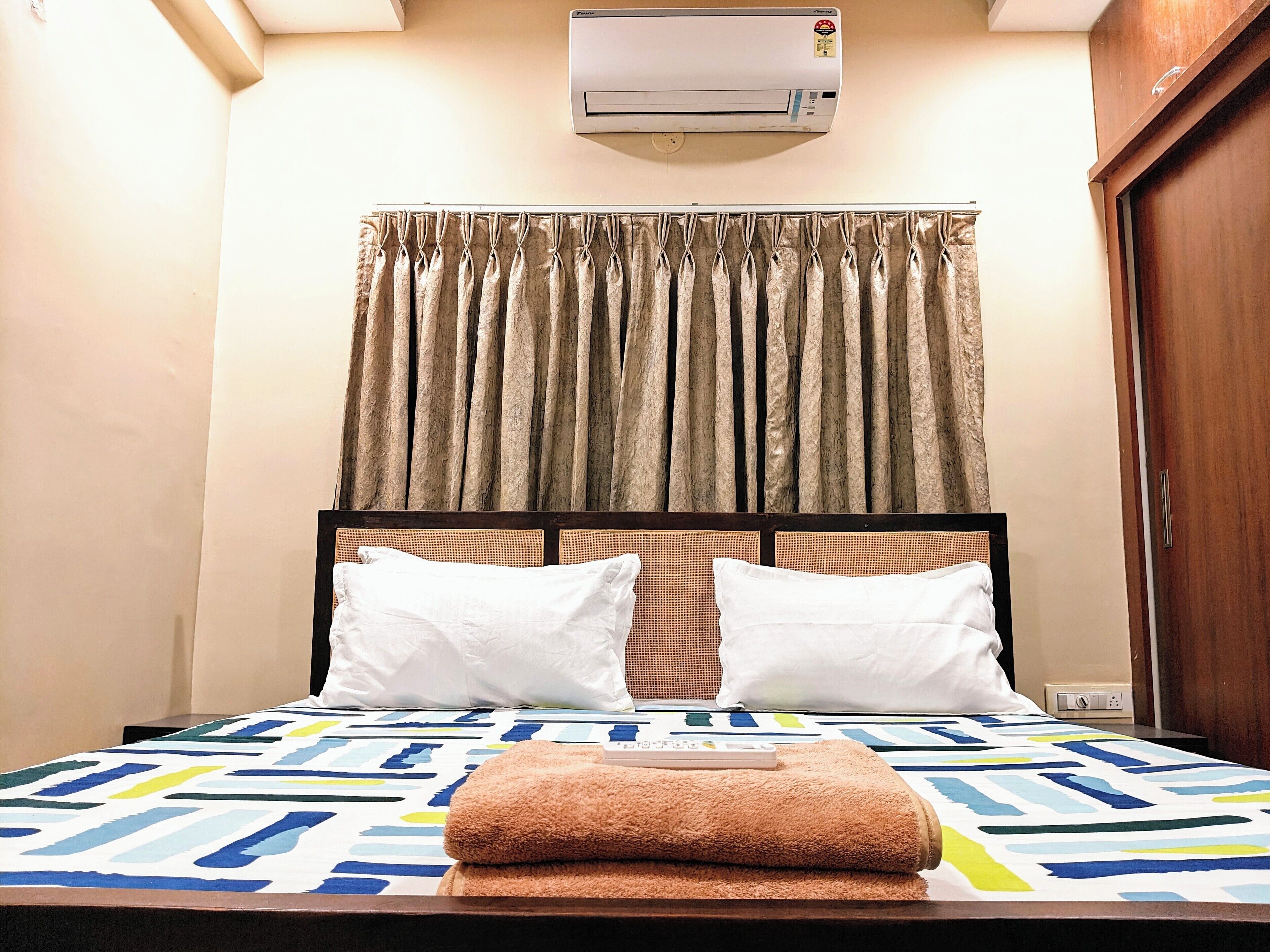 Classic Apartment | Desk, laptop workspace, free WiFi