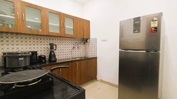 Fridge, dishwasher, cookware/dishes/utensils