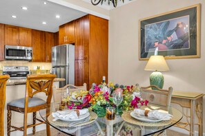A sunny dining nook perfect for takeout feasts, card games, and long conversations KGV-14T6 - Kapalua Golf | Golf View 4 BR, Sleeps 12 | Car Incl. w/ 6+ Nights | KGV ML-2132 by KBM (Lahaina)