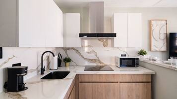 Fridge, microwave, stovetop, coffee/tea maker