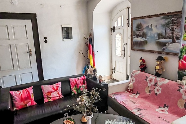 Möbel, Interior Design, Couch, Beleuchtung, Wohnzimmer, Zimmer, Flooring, Zuhause, Fussboden, Dekokissen