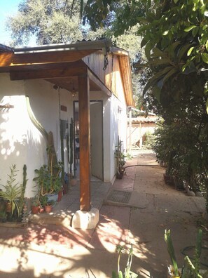 Exterior detail - Centrally located, secure house with parking. (Putaendo)