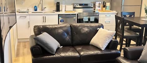 Micro-ondes, four, plaque de cuisson, lave-vaisselle