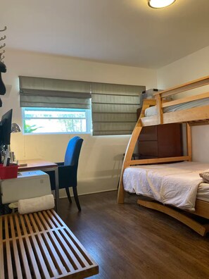 2 slaapkamers, een strijkplank/strijkijzer, wifi, beddengoed