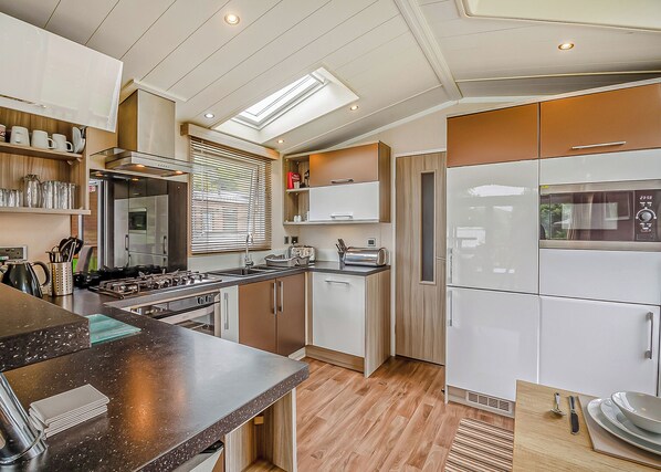 Fridge, oven, stovetop, toaster