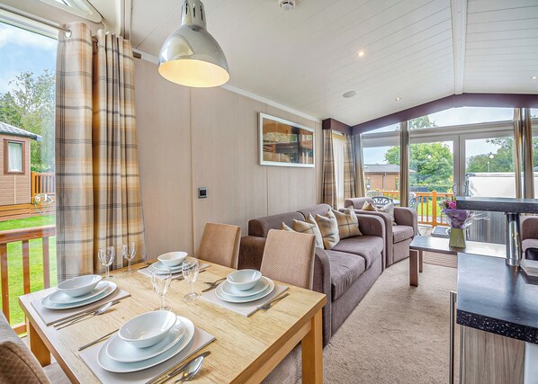 Dining - 2 bedroom accommodation in Bala, (Bala,)