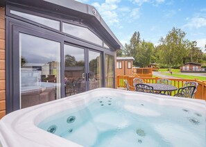Outdoor dining - 2 bedroom accommodation in Bala, (Bala,)