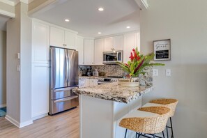 From early-morning smoothies to sunset dinners, this kitchen is your base for island flavors and unforgettable shared moments     KGV-17T5 - Kapalua Golf | Golf View 2 BR, Sleeps 8 | Car Incl. w/ 6+ Nights | KGV ML-2168 by KBM (Lahaina)
