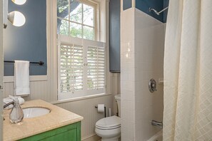 Hair dryer, towels - Hawkins House - Historic Savannah Stay near Forsyth Park with Designer Interiors & Heated Pool (Savannah)