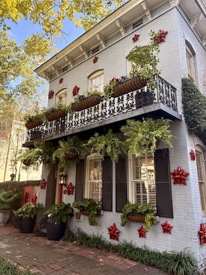 المنشأة من الخارج