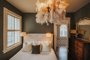 3 عدّة غرف نوم ومكتب ومكواة/لوح كي وسرير سفر