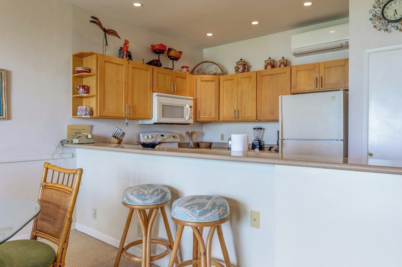 Microwave, oven, dishwasher, coffee/tea maker