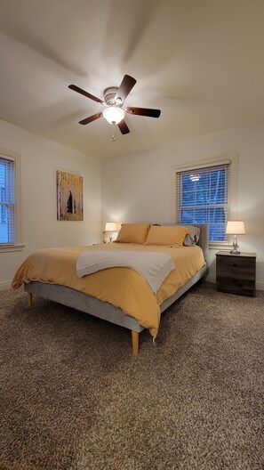 2 bedrooms, desk, free WiFi, bed sheets - Clean quiet and comfortable home welcomes you (Colorado Springs)