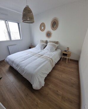 4 chambres, fer et planche à repasser, lit parapluie, Wi-Fi