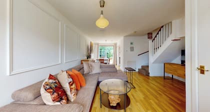 3 bed house with parking near Tower Bridge