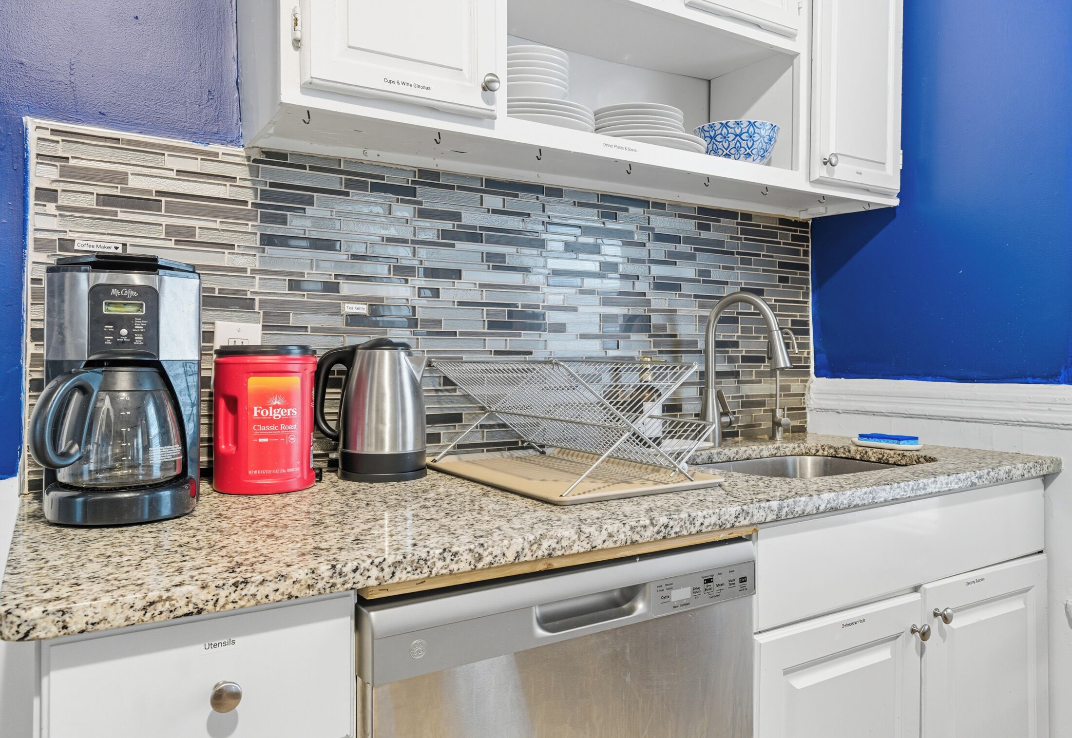 Micro-ondes, four, plaque de cuisson, lave-vaisselle