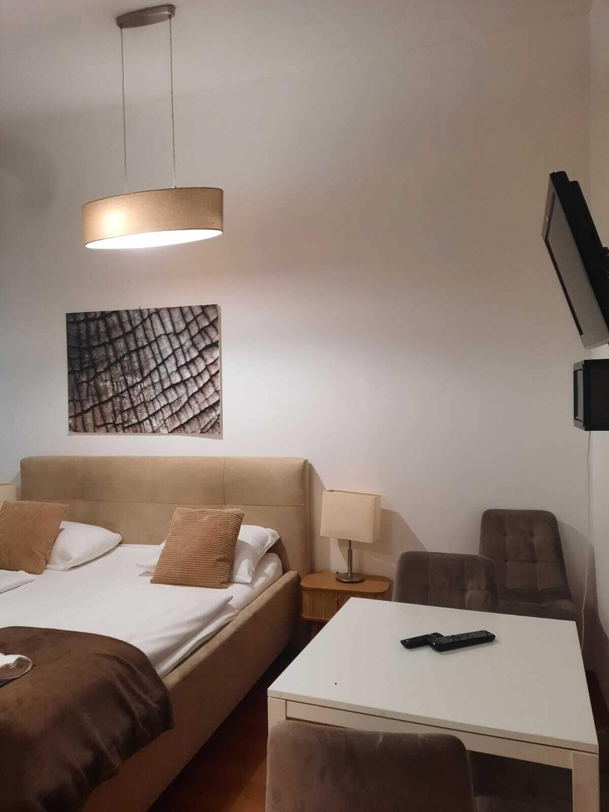 Apartamento básico | Ferros/tábuas de passar roupa, Wi-Fi de cortesia