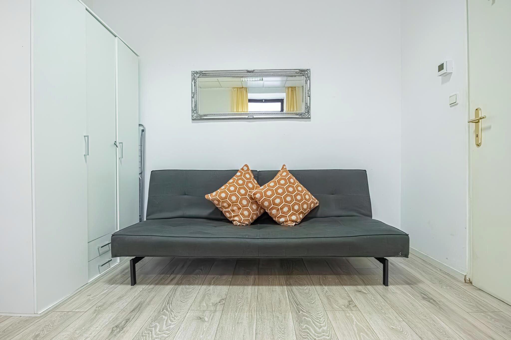 Apartamento básico | Ferros/tábuas de passar roupa, Wi-Fi de cortesia