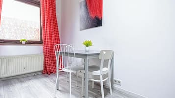 Basic Apartment | Private kitchen | Mini-fridge, microwave, stovetop, dishwasher