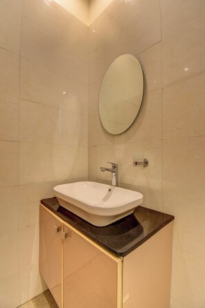 Standard Double Room, City View | Bathroom | Shower, towels, soap, shampoo - Le Mysuru Palace (Mysore)
