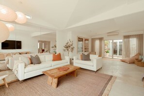 TV, fireplace, stereo