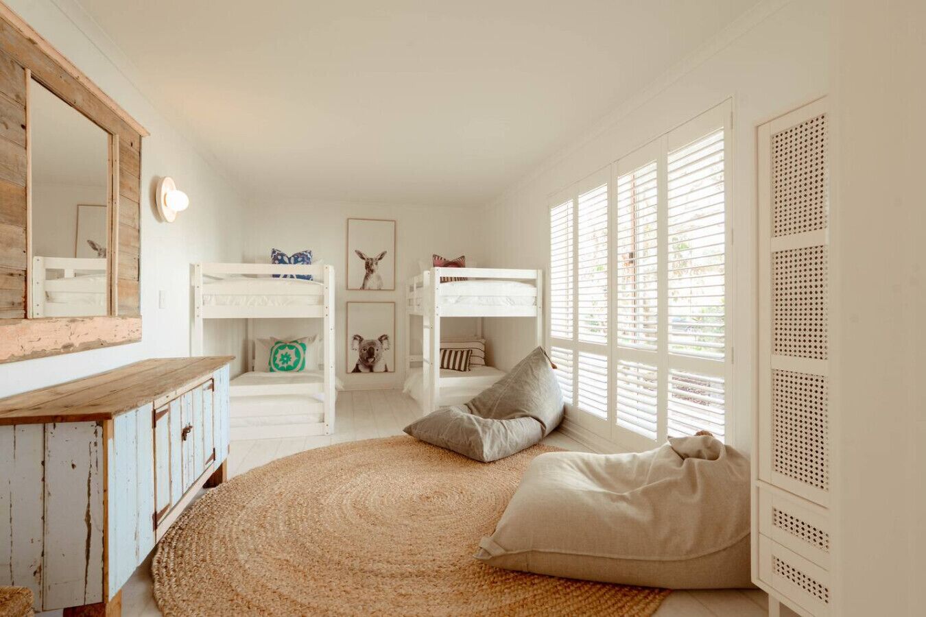 5 bedrooms, desk, iron/ironing board, travel crib