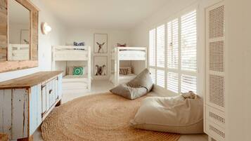 5 bedrooms, desk, iron/ironing board, travel crib