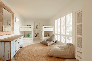 5 bedrooms, desk, iron/ironing board, travel crib