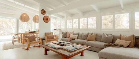 電視、壁爐、音響