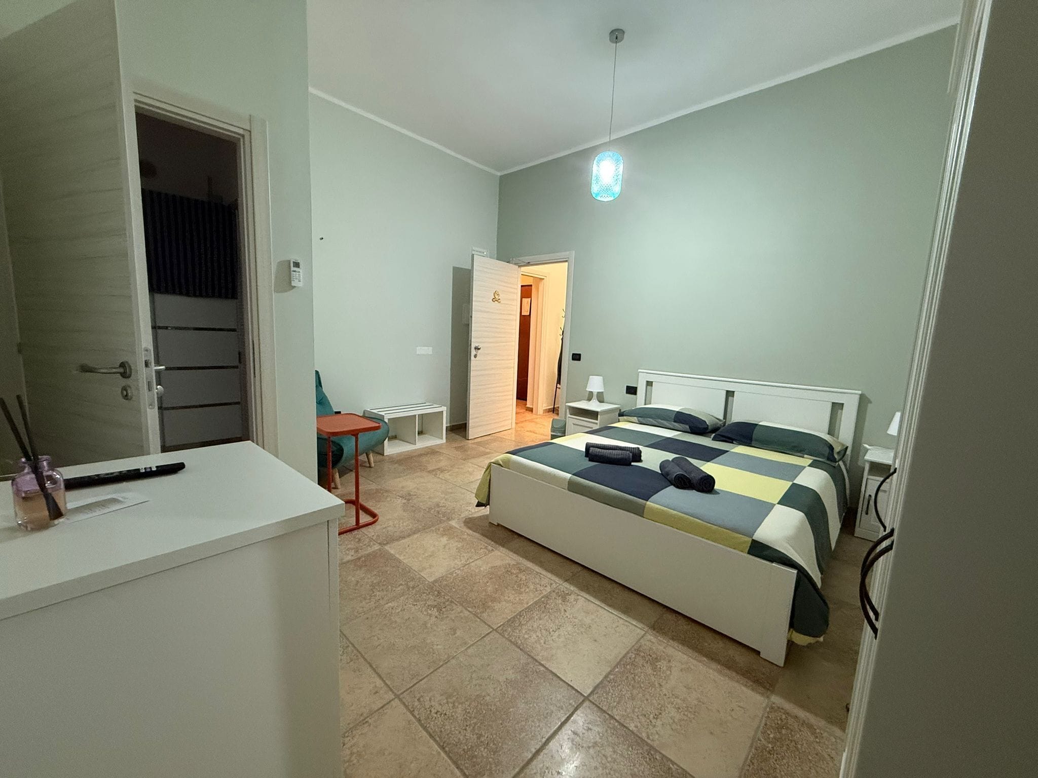 Caja fuerte, sistema de insonorización, wifi gratis