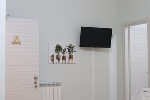 Quarto quádruplo | Cofres nos quartos, quartos à prova de som, Wi-Fi de cortesia