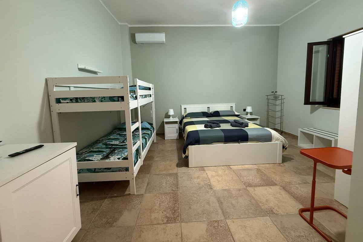 Vierbettzimmer | Zimmersafe, schallisolierte Zimmer, kostenloses WLAN