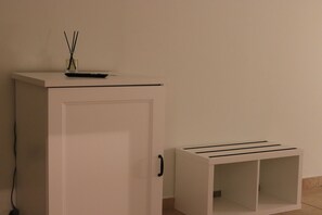 Cofres nos quartos, quartos à prova de som, Wi-Fi de cortesia