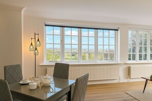 Dining - Kenn Valley View -  Outskirts of Exeter - Free Parking  & Wi-Fi (Dunchideock, Exeter)