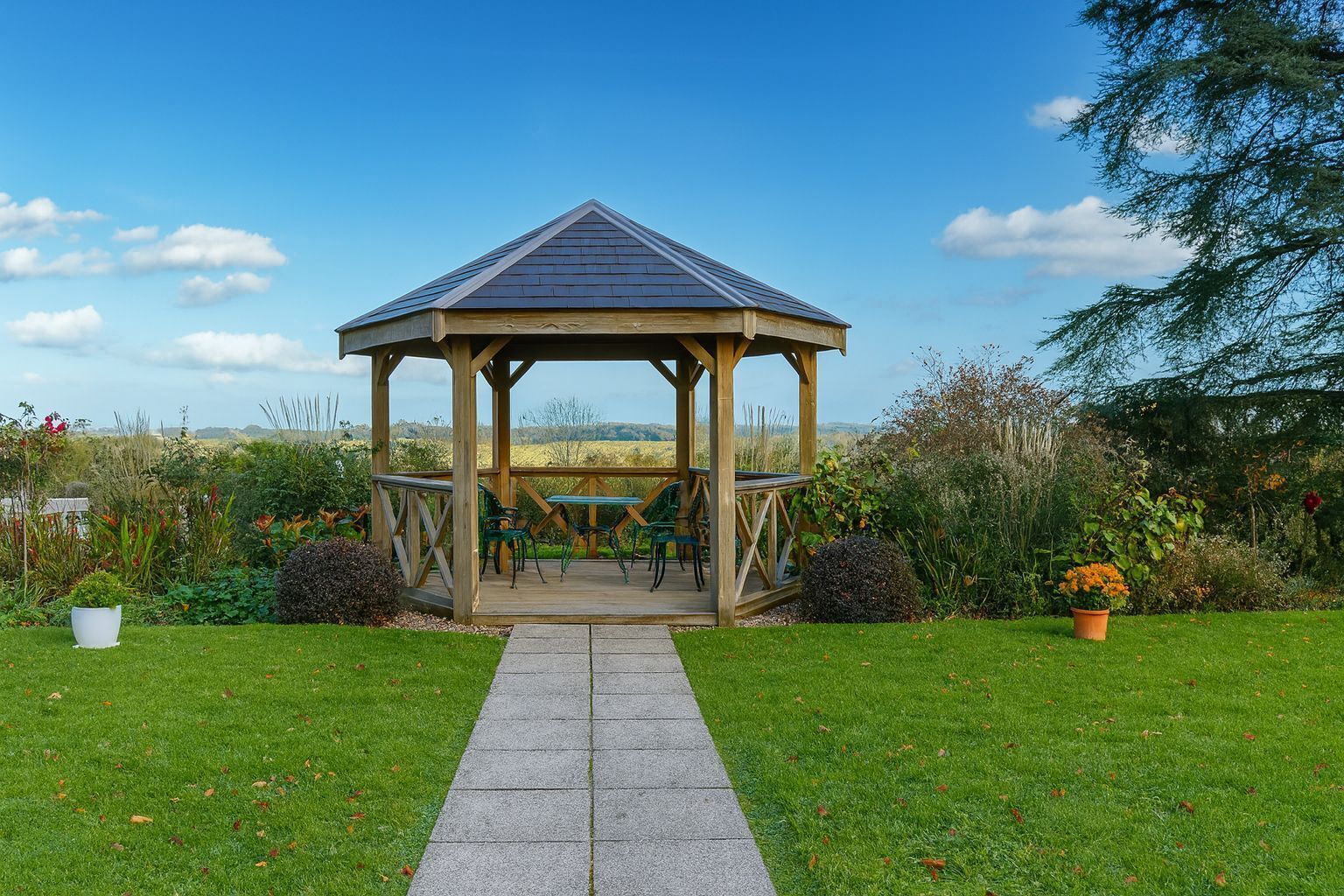 屋外ダイニングエリア