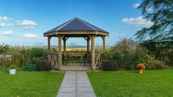 屋外ダイニングエリア