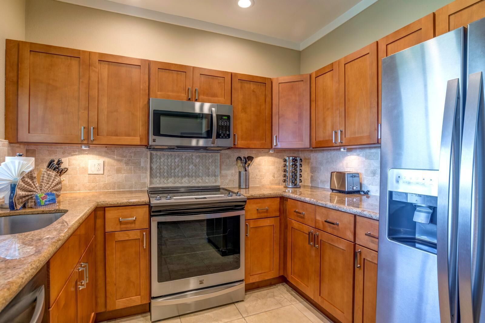 Microwave, oven, dishwasher, coffee/tea maker