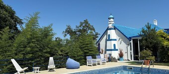 Vila_Santorini_NS wit a swimming pool, sauna, jacuzzi