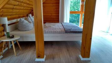 3 bedrooms, iron/ironing board, free WiFi