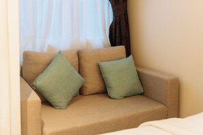 Apartment, Balkon, Poolblick | Wohnbereich