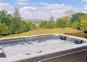 Outdoor spa tub - The Tryfan Retreat is a bespoke one bedroom lodge with hot tub. (Bala,)
