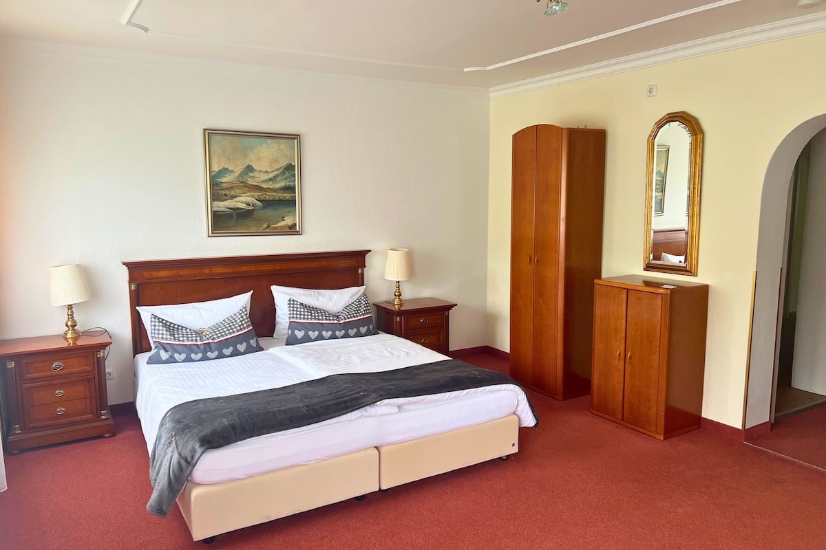 Deluxe Double Room, Balcony, Garden View | In-room safe, free WiFi