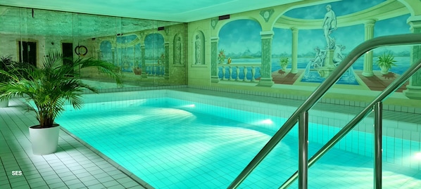Indoor pool - Hotel Quellenhof (Bad Wiessee)