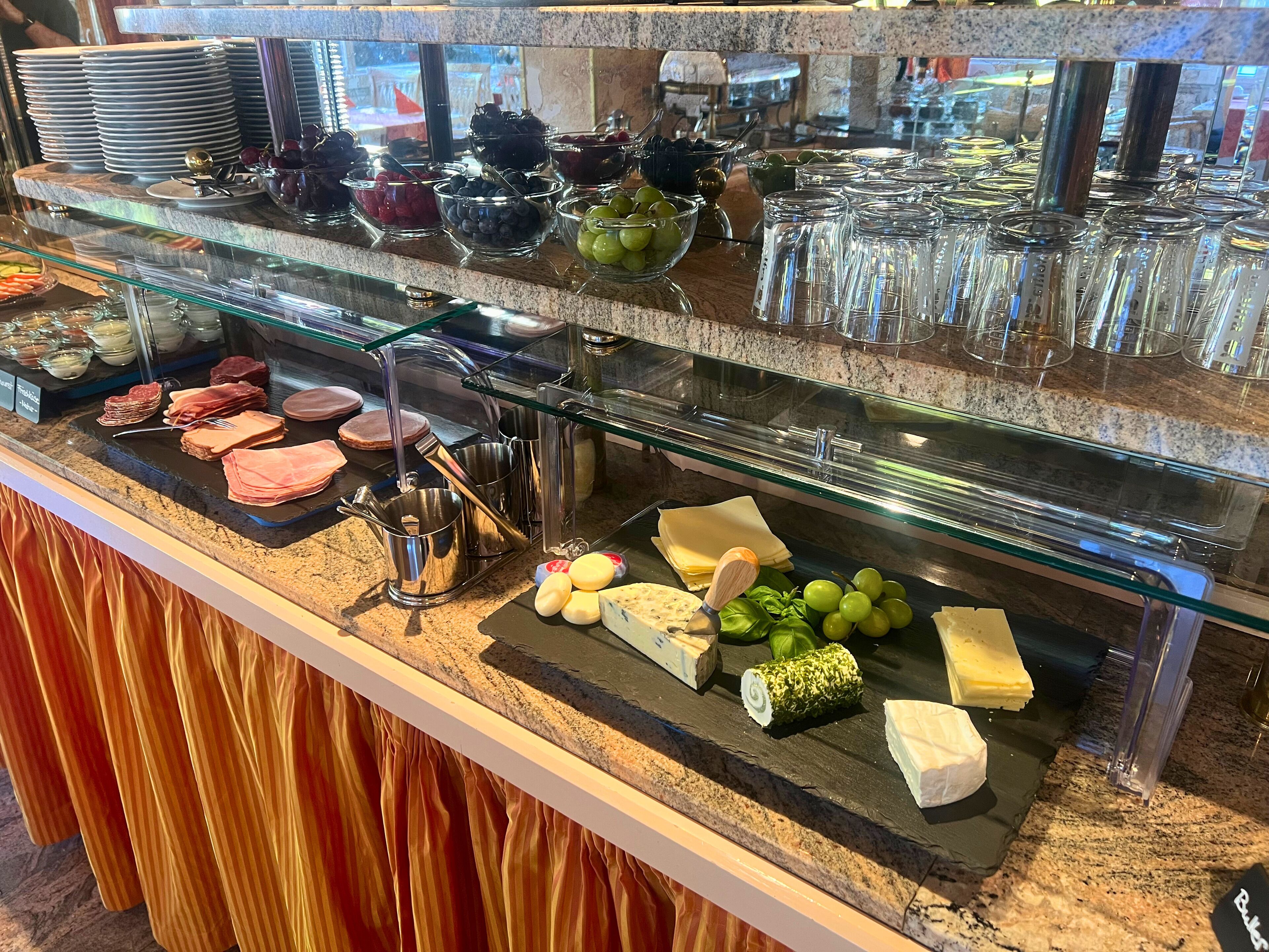 包每日自助早餐