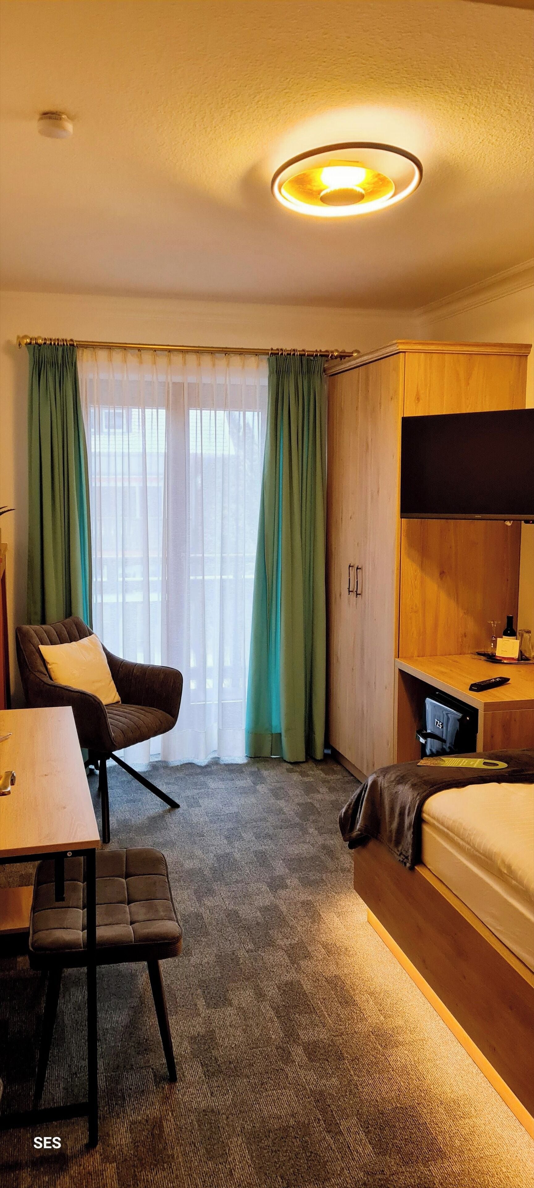 Comfort Single Room, Balcony, Garden View