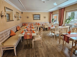 Free daily buffet breakfast - Hotel Quellenhof (Bad Wiessee)