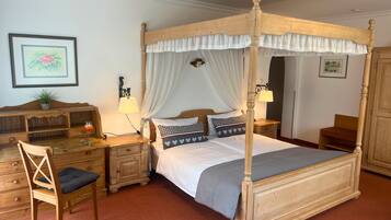 デラックス ダブルルーム バルコニー ガーデンビュー | セーフティボックス (室内)、WiFi (無料)