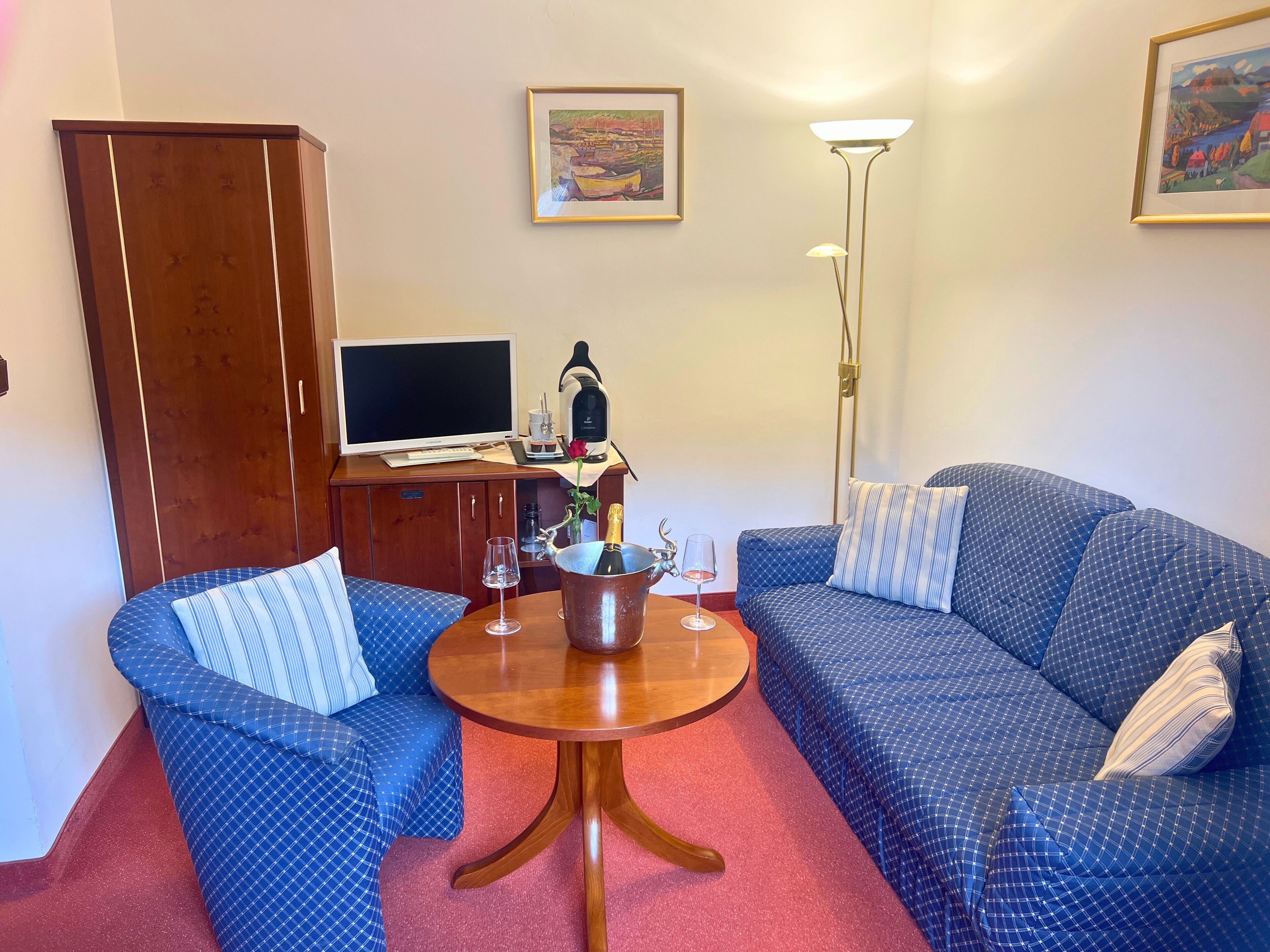 Suite junior, balcón, vista a la montaña | Caja de seguridad en la habitación y wifi gratis 