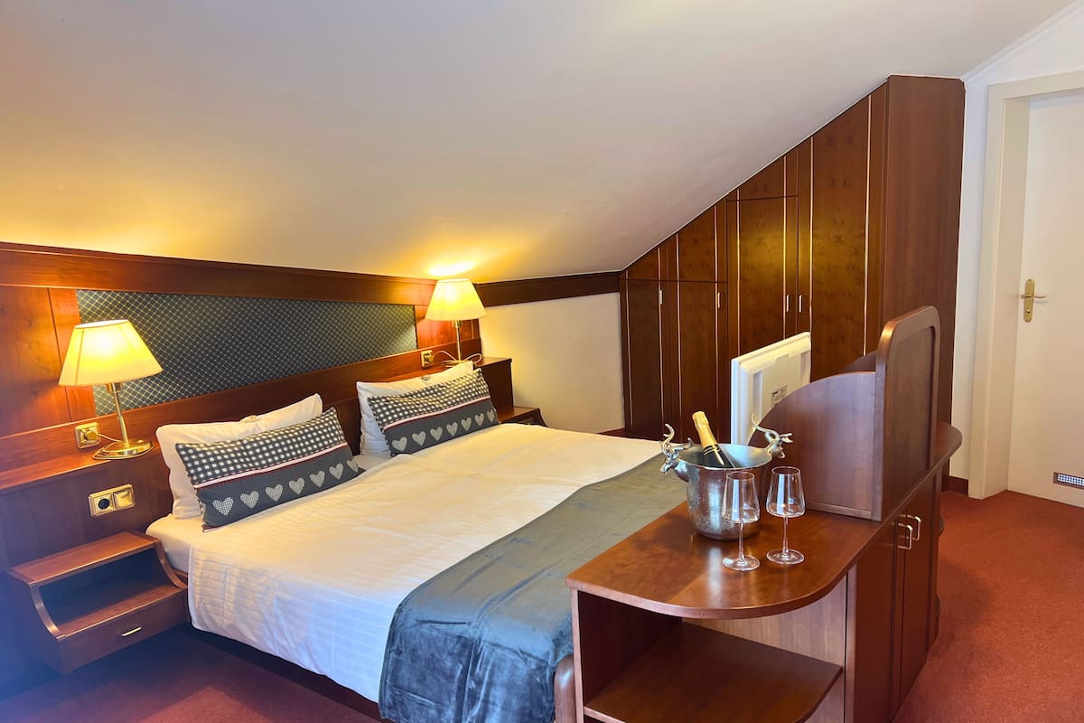 Junior Suite, Balcony, Mountain View | In-room safe, free WiFi
