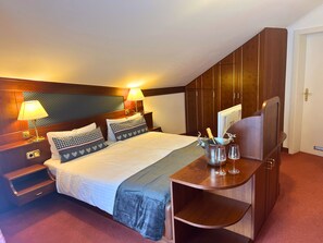 Junior Suite, Balcony, Mountain View | In-room safe, free WiFi - Hotel Quellenhof (Bad Wiessee)